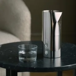 New Works Jarra Pleat -Menaje de mesa Ventas 501488 01 2 EnvironmentImage 7308cca2b6