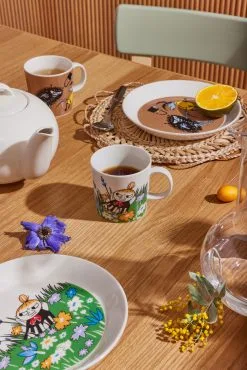 Arabia Plato Moomin Stinky In Action -Menaje de mesa Ventas 510614 01 3 EnvironmentImage f9f98cb676