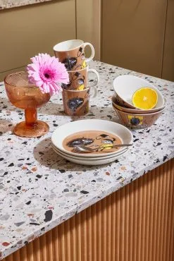 Arabia Plato Moomin Stinky In Action -Menaje de mesa Ventas 510614 01 7 EnvironmentImage 06e1134e04