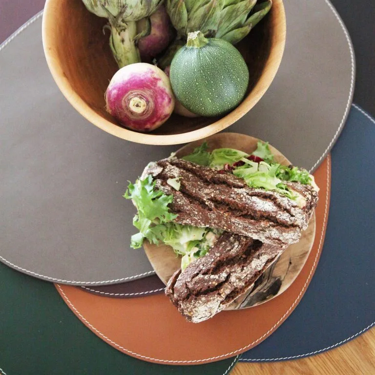 Mantel Individual Ørskov Cuero Redondo 4 Mantel Individual Ørskov Cuero Redondo - Imagen 2